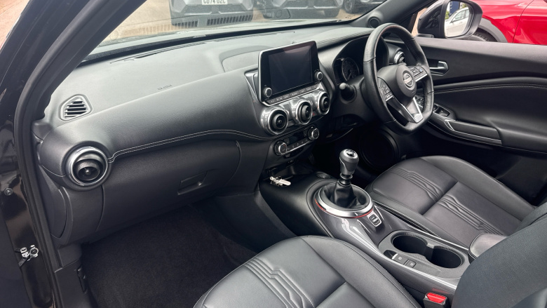 Nissan Juke 1.0 DiG-T 114 Tekna 5dr Petrol Hatchback